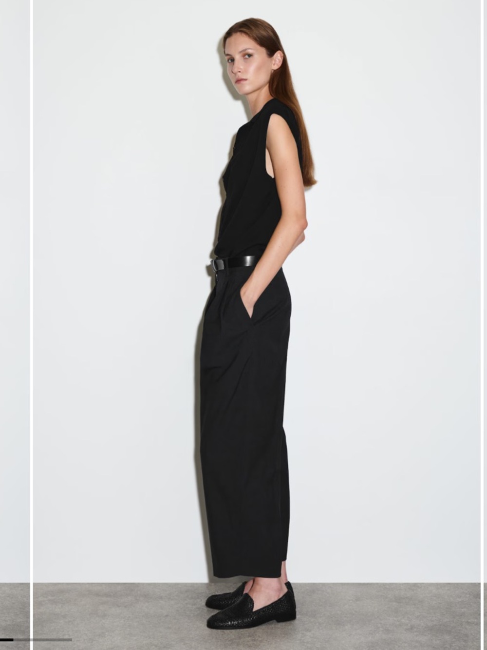 COS PLEATED BARREL-LEG WOOL PANTS
In Charcoal - Picture 4 of 7